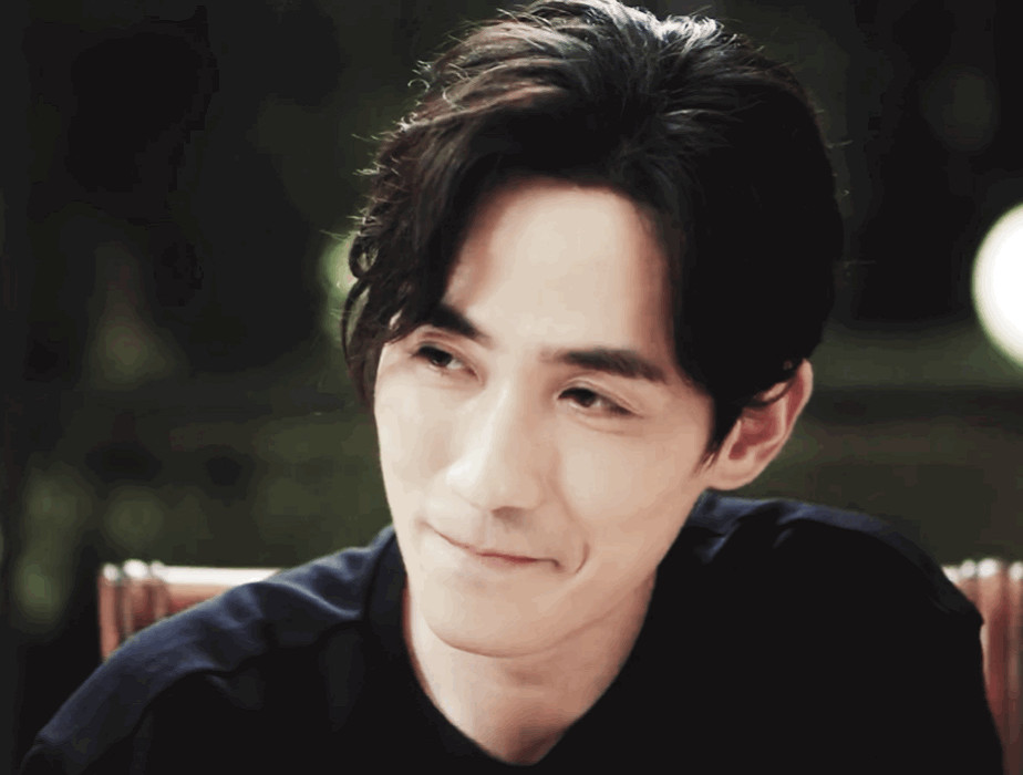 原创朱一龙胖了?鱼尾纹集体消失,脸部光滑细腻被批像假人