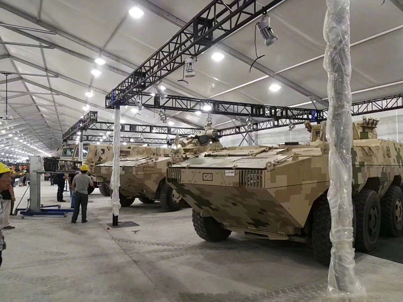 研制,更换了全新的楔形焊接炮塔,并且配备1门zpt98式125毫米滑膛炮,半