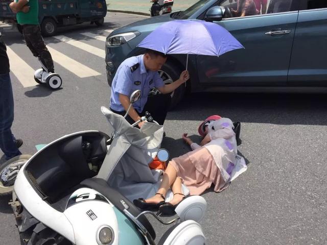 你撑伞的样子真帅!