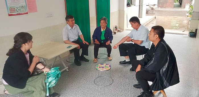 区人大常委会主任刘崇利开展扶贫工作