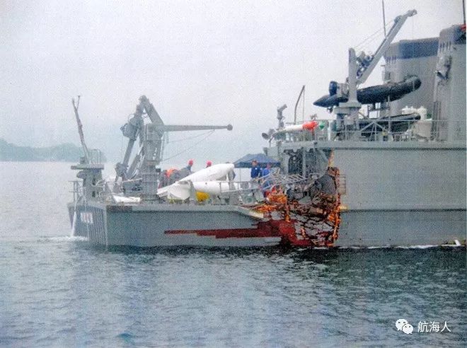 日本军舰艉部破碎_事故