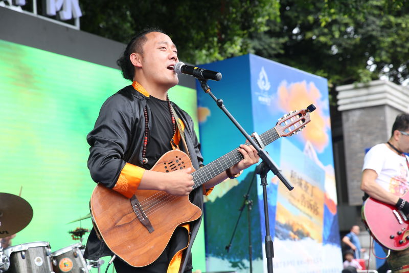 稻城亚丁告诉你索郎达吉唱响诗和远方亚丁文旅融合再上新台阶