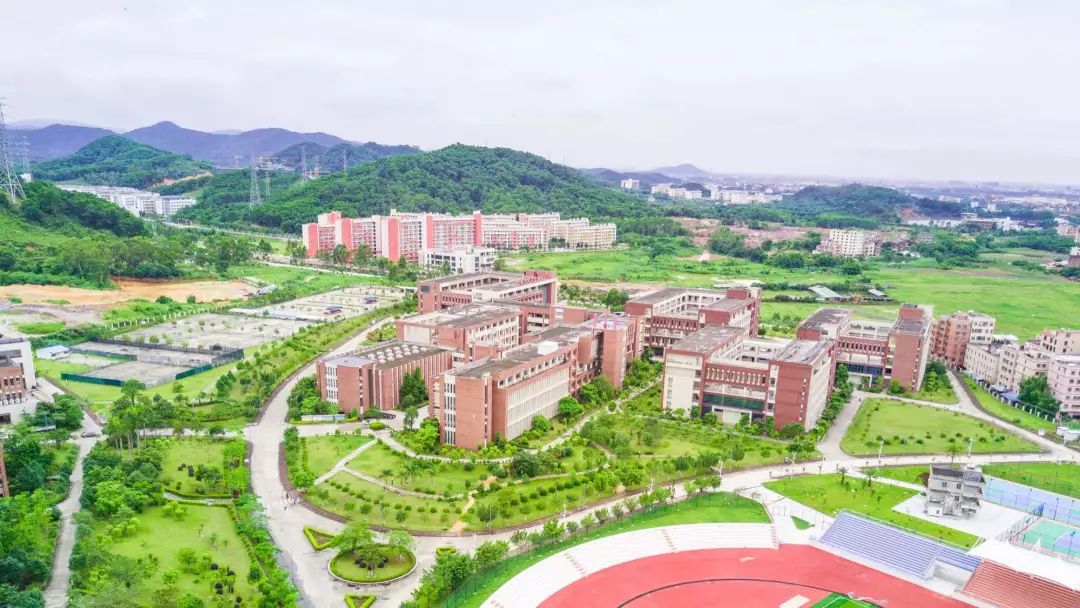 仍似少年be young be happy高职强校广东机电职业技术学院坐落于广州