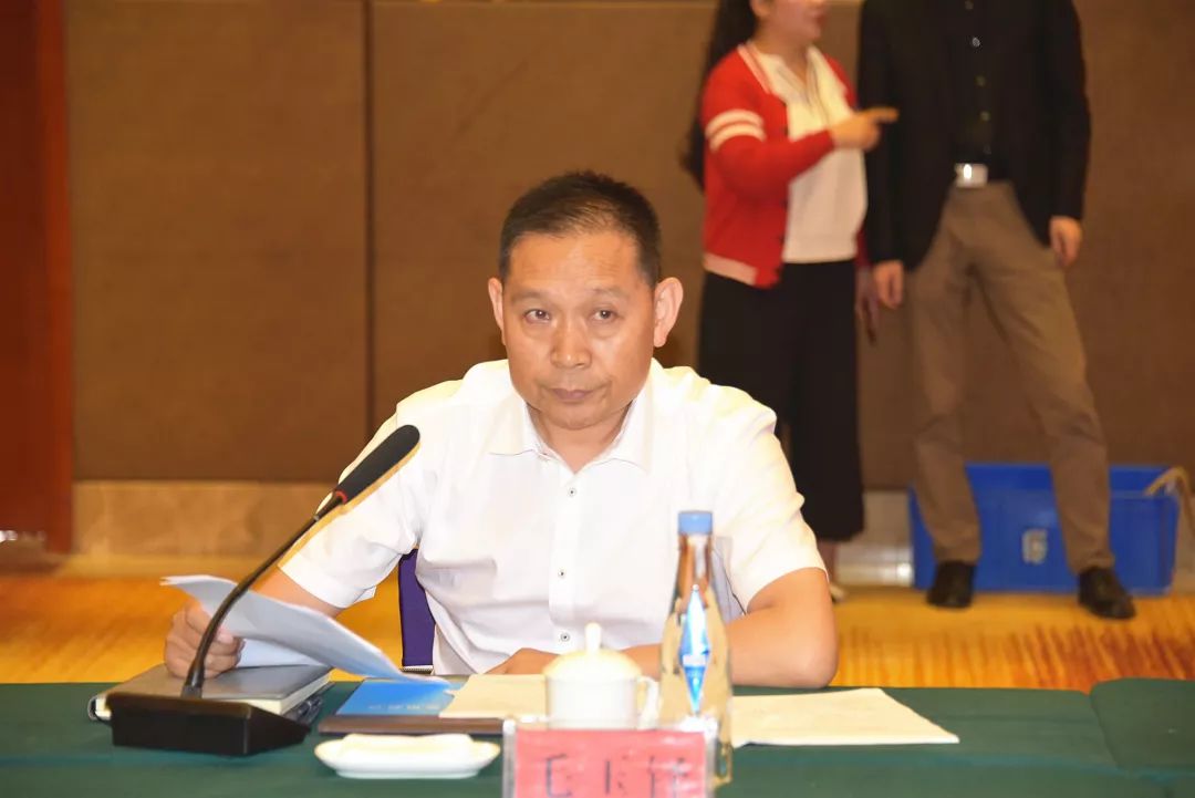 会议由市经济合作交流办公室主任毛玉铎主持.