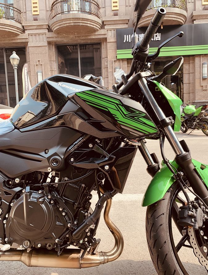 街道小怪兽z400已到达川崎南京7月13日举行全国首批提车仪式