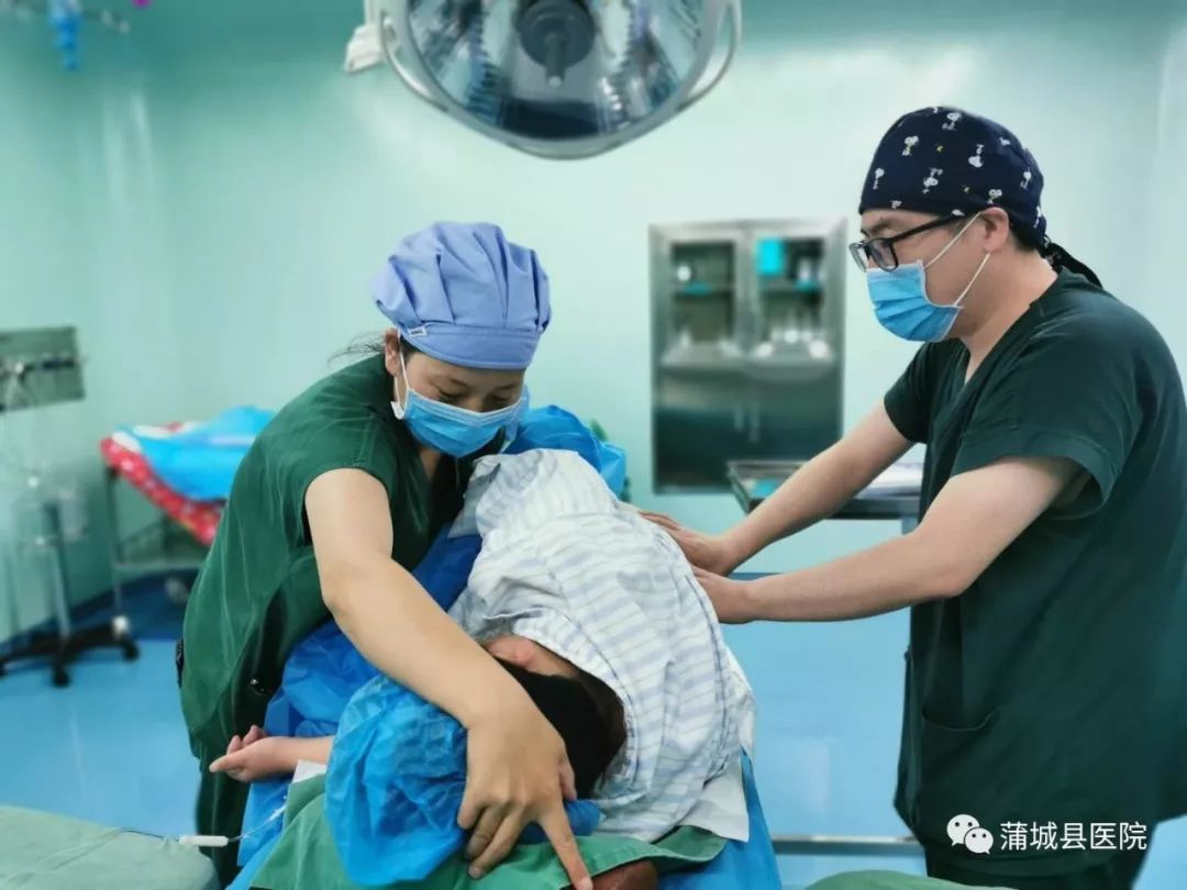 有温度的蒲医人聋哑患者手术医护纸笔对话