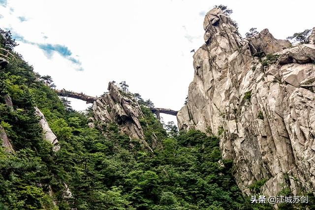 大别山哲人峰图片