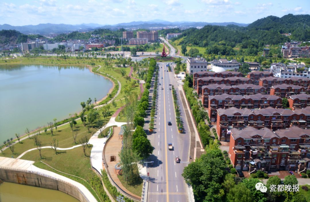迎宾大道一片绿色从浮梁县,景德镇城东乃至城西,这些地标性的建筑和