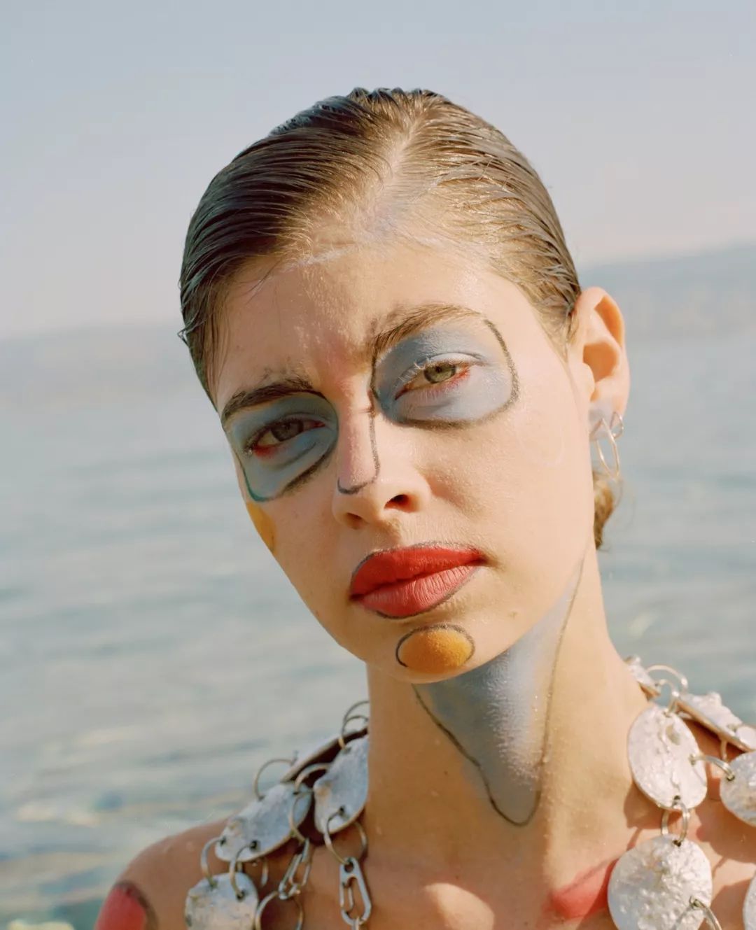 时尚| 见见这位将自己身体融入设计的中央圣马丁毕业生_pauline