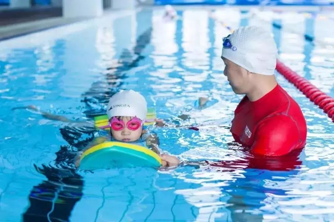 广告泳往直前丨沙壁虎儿童游泳培训班开课了