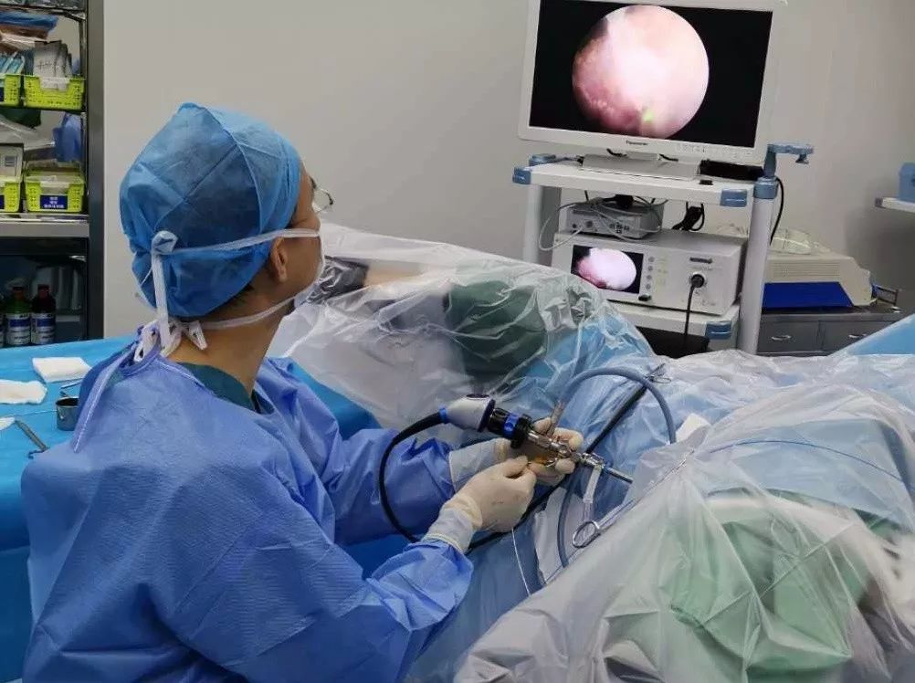 膀胱镜取结石手术过程图片