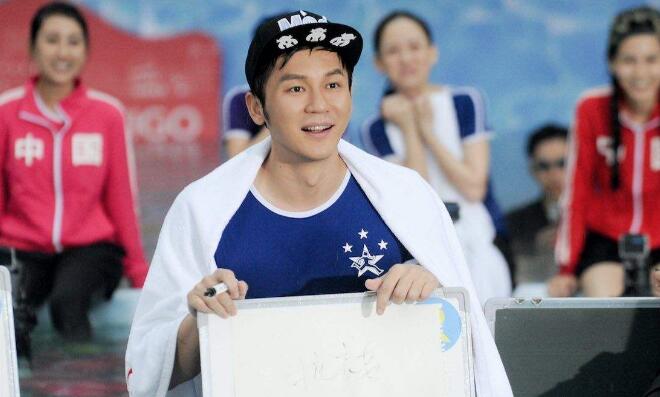 来看看他前女友们的遭遇_迪丽娜尔