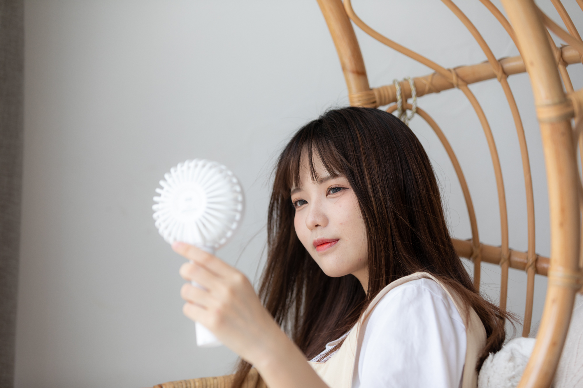 敢于直面酷暑和空调的都是女汉子萌妹子则需要小风扇的温柔以待