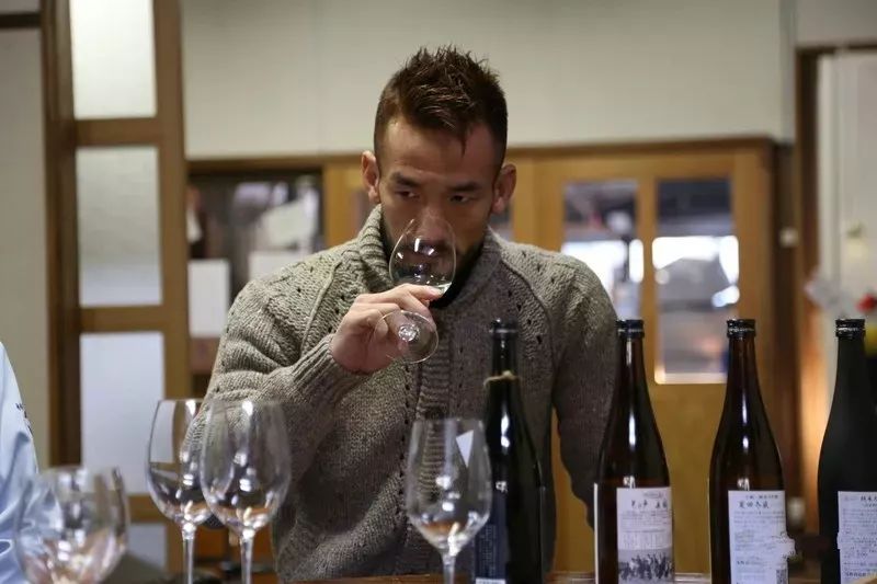 日本清酒大赏公布中田英寿为什么会和十四代掌门人站在一起