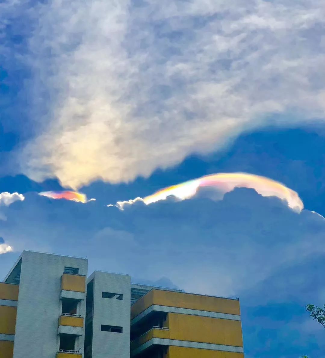 广州天空惊现七彩云坏消息是3个台风开始酝酿