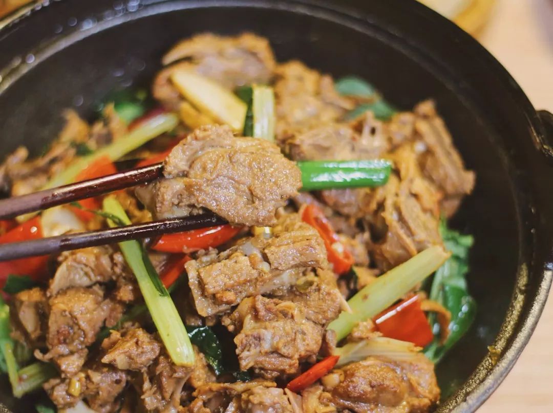 柠檬鸭作为南宁的招牌菜,吃起来酸辣开胃,清新的柠檬香气尤其浓郁