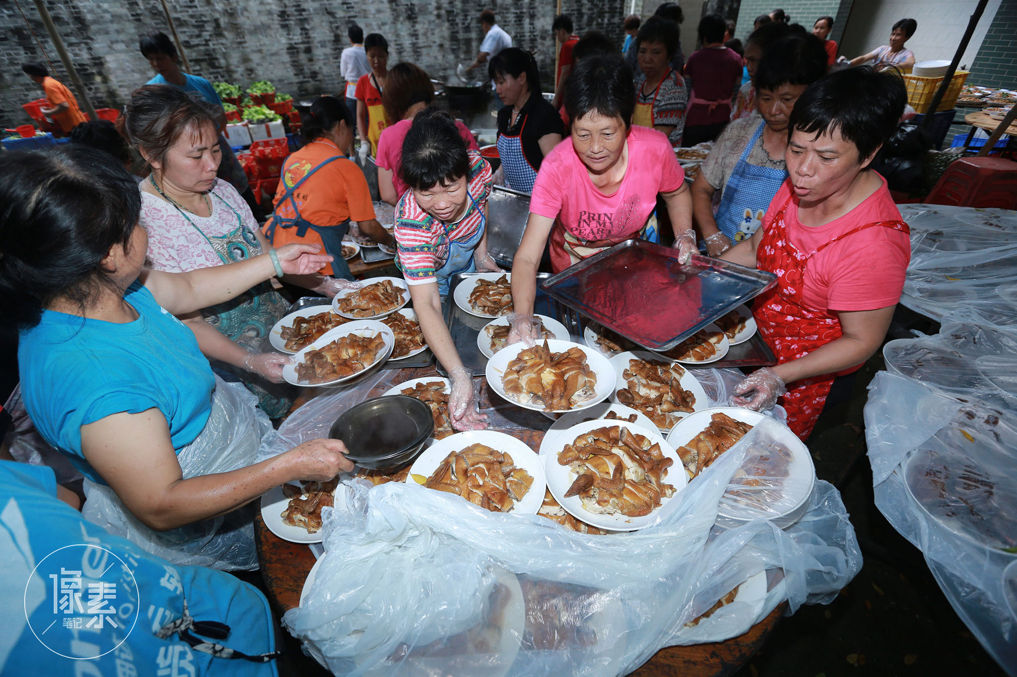 广州端午龙舟饭:一餐吃掉1200只大鹅掌,130斤花肉