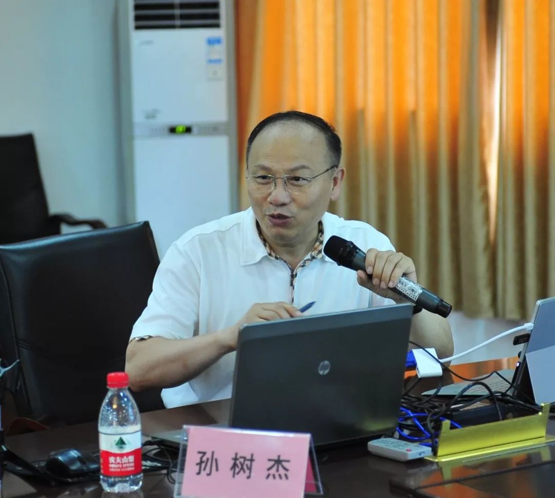 专题讲座授牌仪式孙树杰教授对我院神经外科在脑出血微创领域取得的