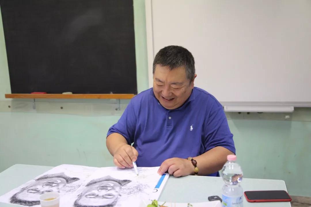 央视著名主持人董浩老师莅临罗马华恩国际中文学校