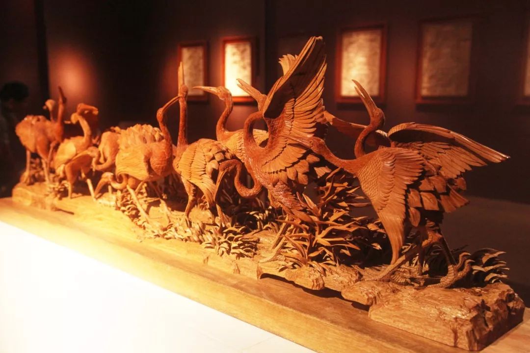 东阳木雕作品《鹤舞》东阳木雕从宫廷专属的珍玩,到蜚声海外各国