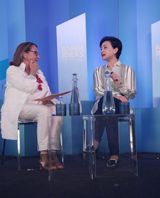 原创51岁杨澜近照曝光造型粉嫩现身活动状态好气质佳身形似少女