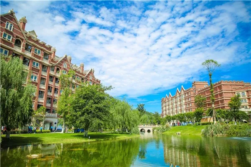 西南航空职业技术学院最美土豪大学和同欣跑道更配哦