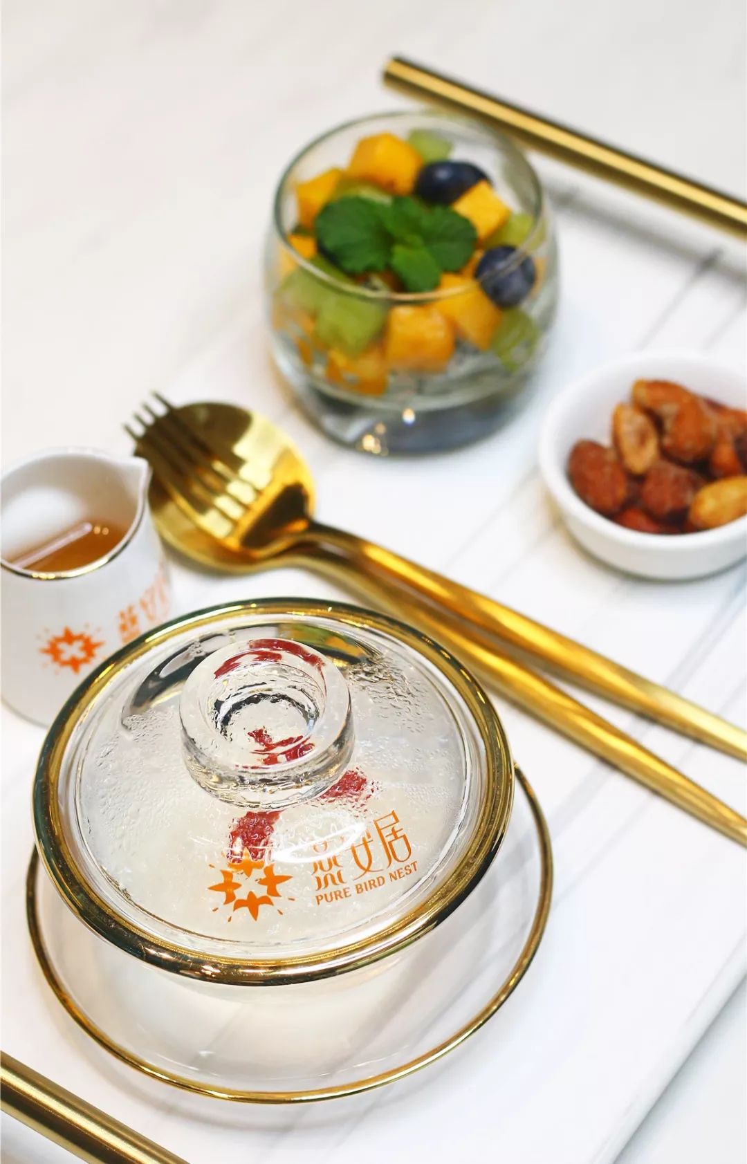 茶饮和银耳汤并送到指定地点我们便可以为你炖好热腾腾的燕窝只要一通