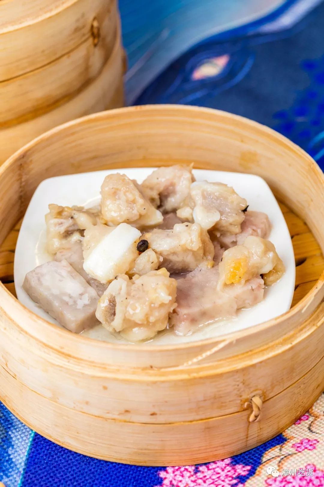 看起来挺清淡,吃起来却被浓郁的香味惊艳了,鲜香的排骨和芋头各有风味