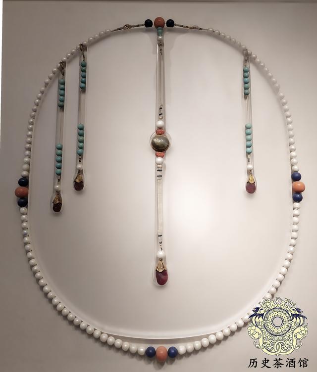 原创故宫清代文物实拍图一是乾隆皇帝龙袍图四是皇后东珠凤冠