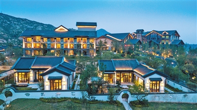 通过特色小镇,乡村民宿等项目,荣盛在西柏坡已安置贫困户就业上万人.