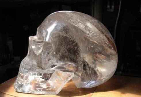 玛雅遗留的水晶头骨,能够保存大量数据,科技水平远超人类想象