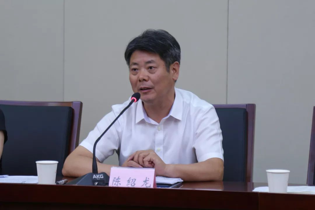 市领导陈绍龙,陈巧锦,赵晓珍参加会议.