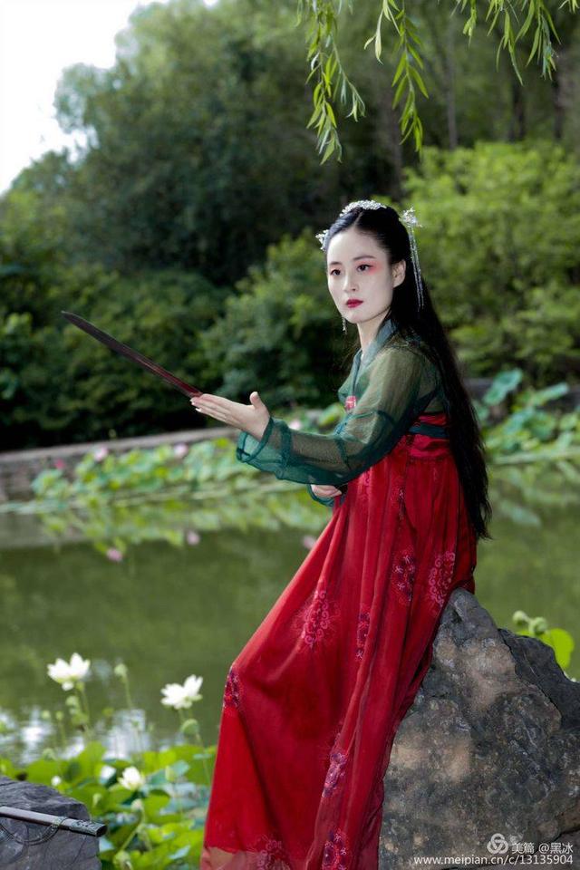 人像摄影:洛阳荷花开,古装佳人来_美女