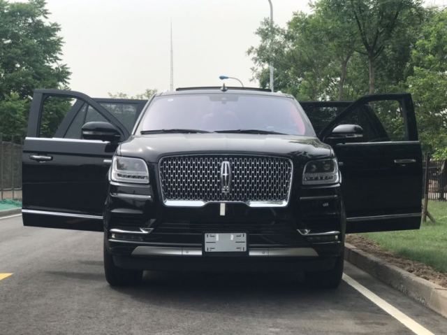 19款林肯领航员300a充沛承继了林肯血统表现了美国车大气沉稳的特色