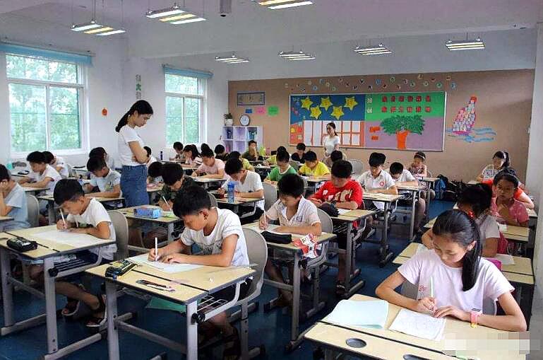 小学生期末考试"手背刺字:为了成绩,多少老母亲操不完的心