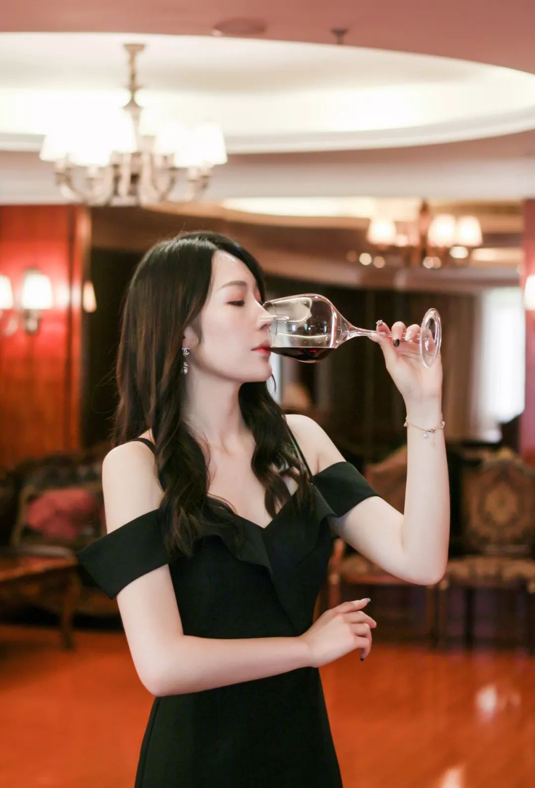 品酒斯坦福大学能喝的人收入高且更适合做领导