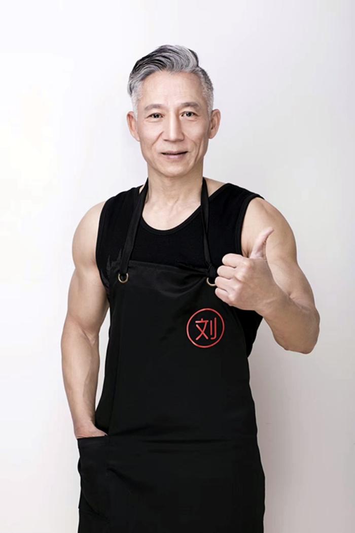 我是63岁爱健身的潮老头,年轻人不敢穿的,我也hold得住_刘胜