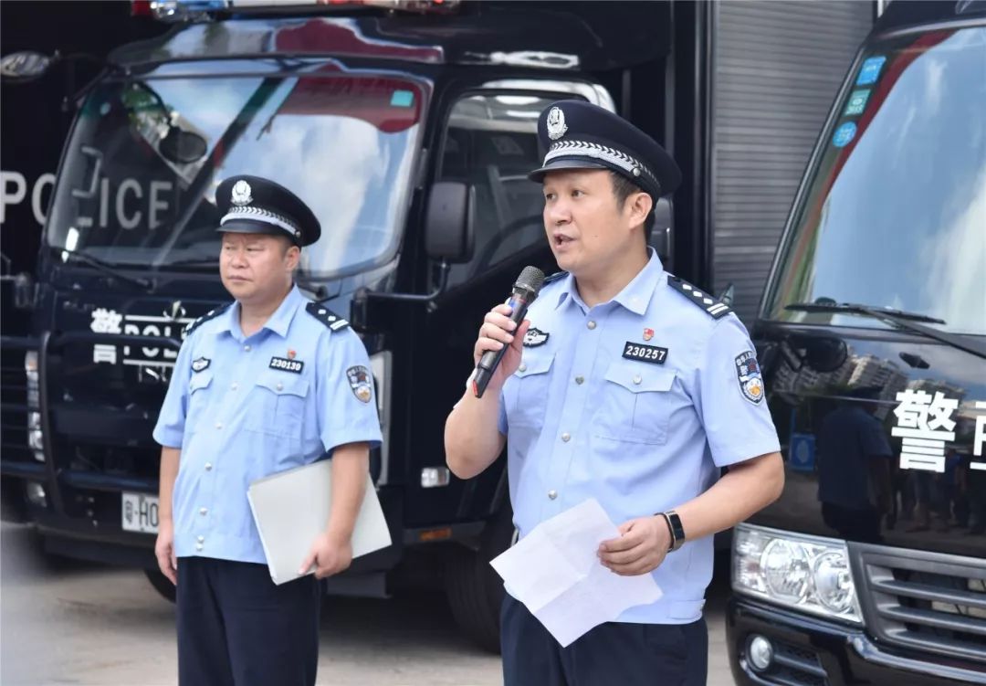 根据上级公安机关的部署,6月28日上午,肇庆市公安局端州分局出动100多
