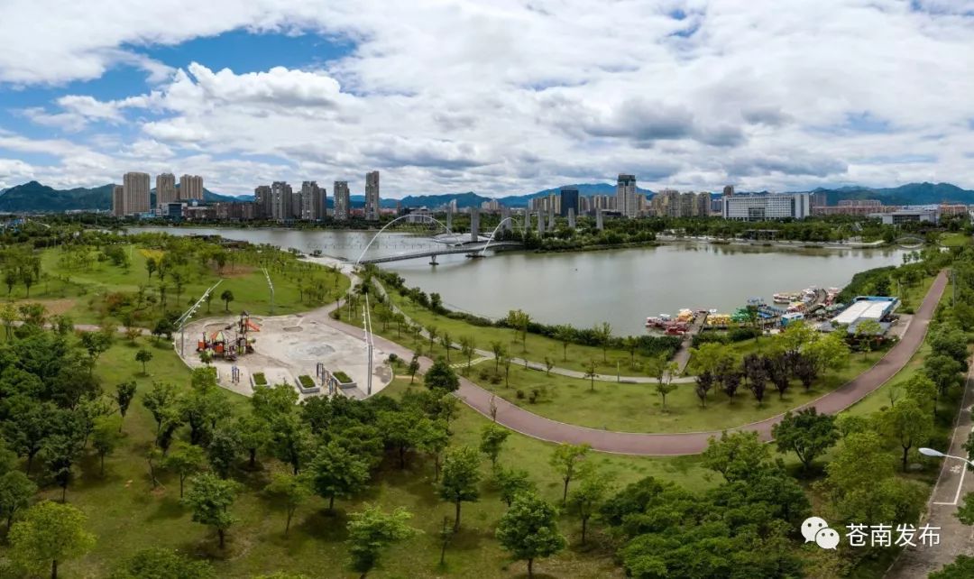 伴随着工程建设进入扫尾阶段,灵溪状元文化公园的"盖头"渐渐揭起.