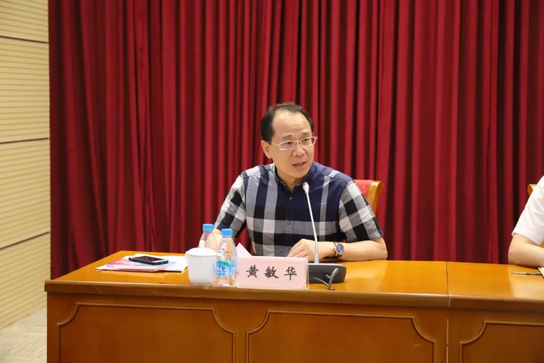 区教育工作党委副书记,教育局副局长黄敏华部署2019年暑期工作.