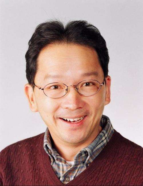 他出道多年不温不火,大儿欲变性小儿患病去世,家庭事业两失意_廖启智