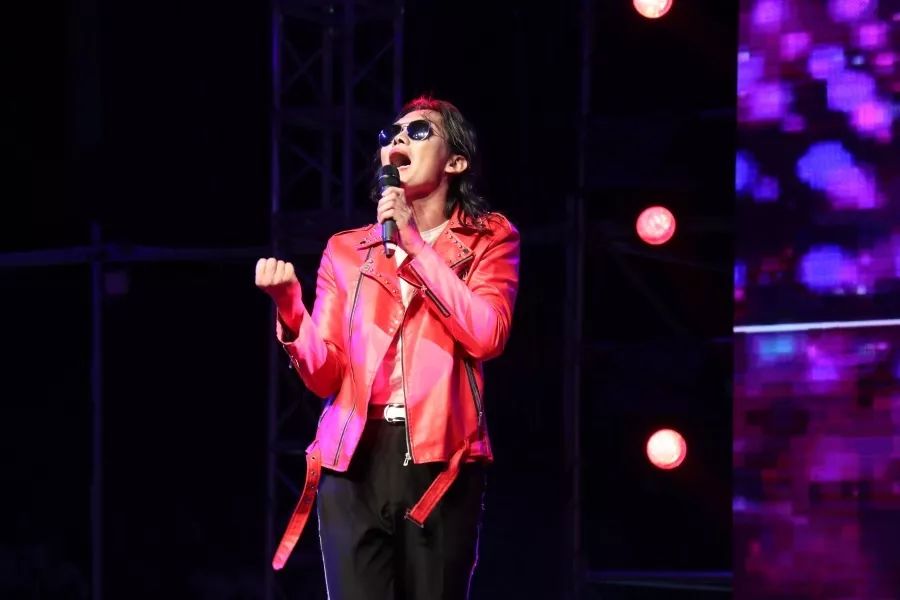 迈克尔·杰克逊模仿者黄艺迈克尔·杰克逊模仿者黄艺除了明星大咖们