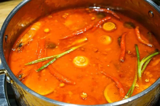 酸辣汤底 鲜切牛肉超新鲜超霸气的牛肉火锅解锁新吃法deng~deng~deng