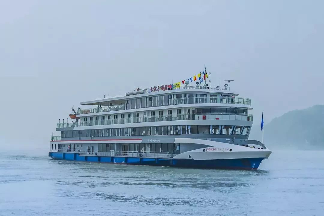 宜昌交运长江三峡10号游轮成功首航