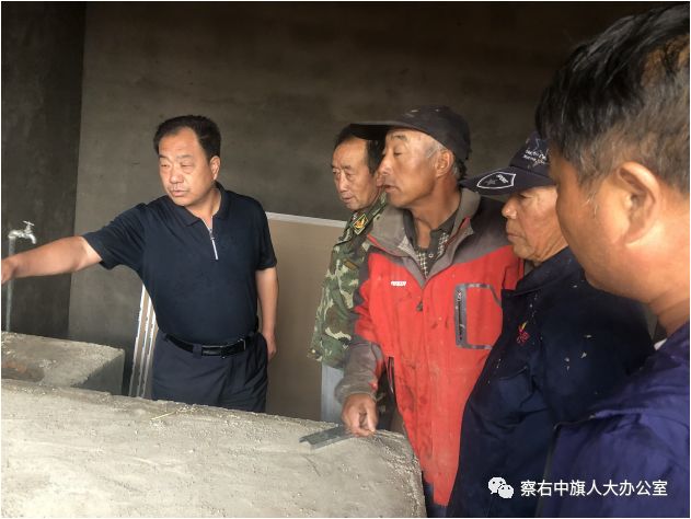 旗人大常委会田胜主任深入铁沙盖镇西梁村开展精准脱贫调研工作