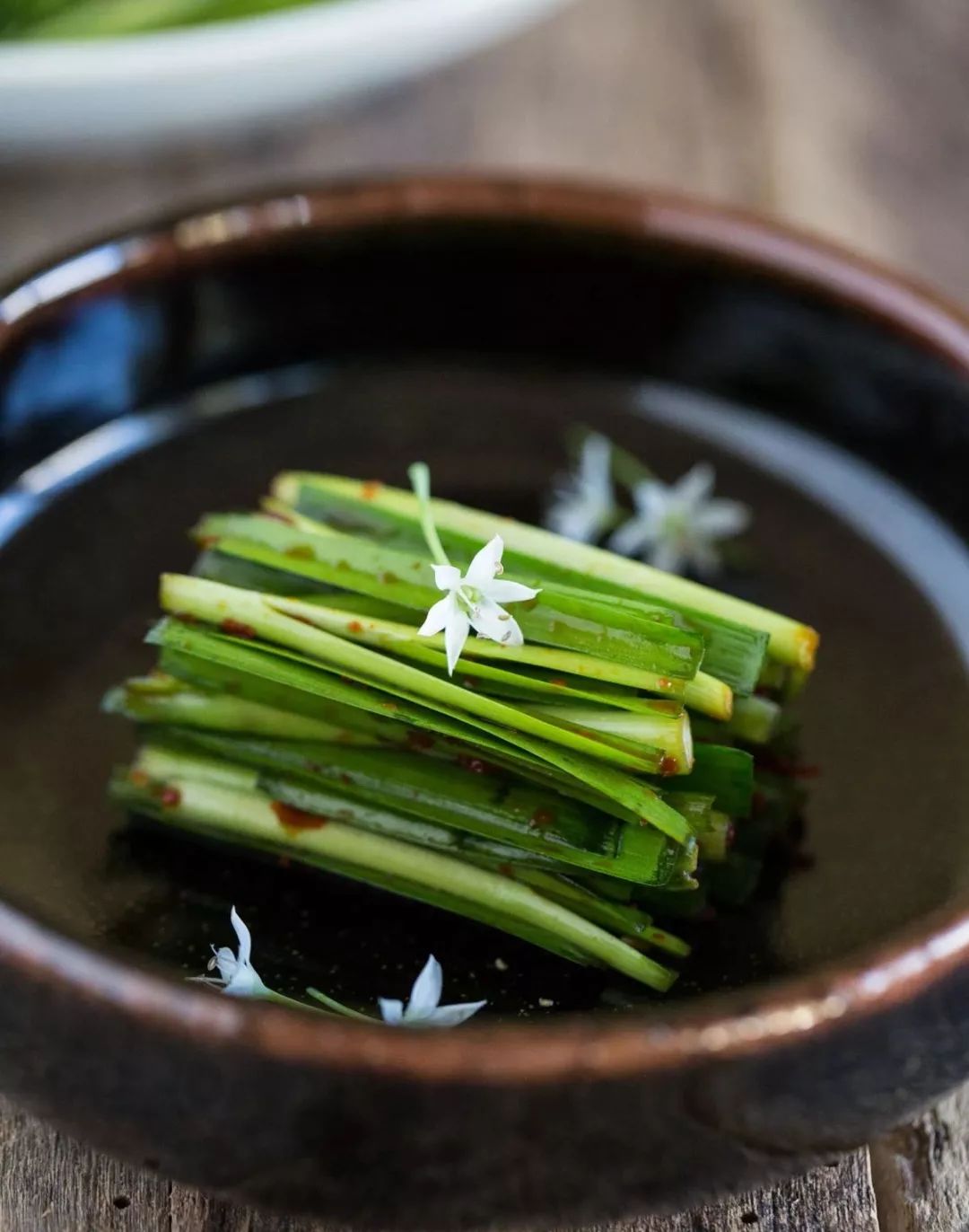 韭菜花式摆盘图片