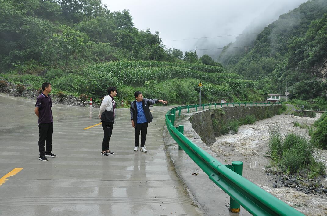 甘晓罡到蔺河镇检查大雨受灾情况