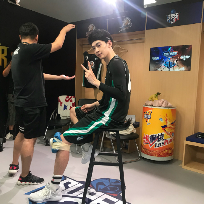 专访唐晓天模特转型当演员穿好西装不难关键是梳背头我发际线不行了