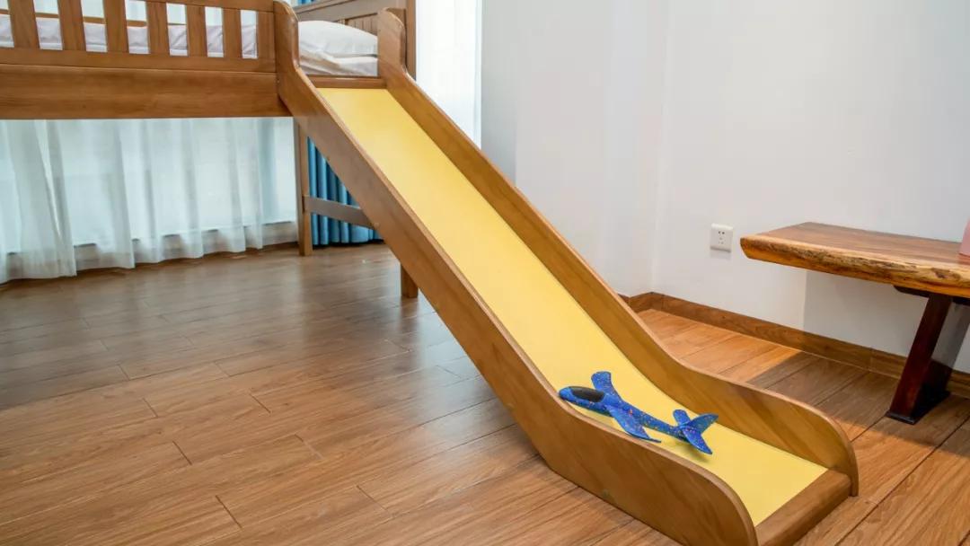 亲子长滑梯房