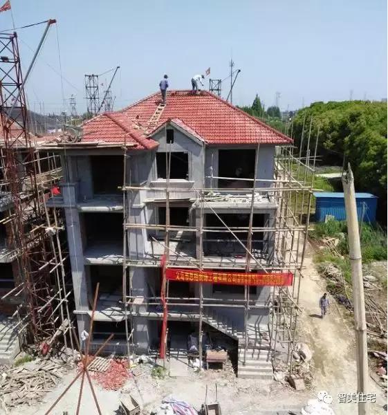 因新农村改造90后网友回乡随父建房整个村的别墅看着真气派